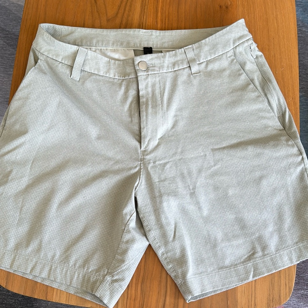 Lululemon ABC Classic-Fit Short 7"
WovenAir
